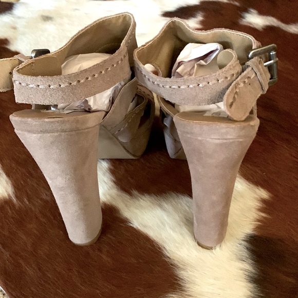 Steve Madden Suede Heel - Picture 6 of 12
